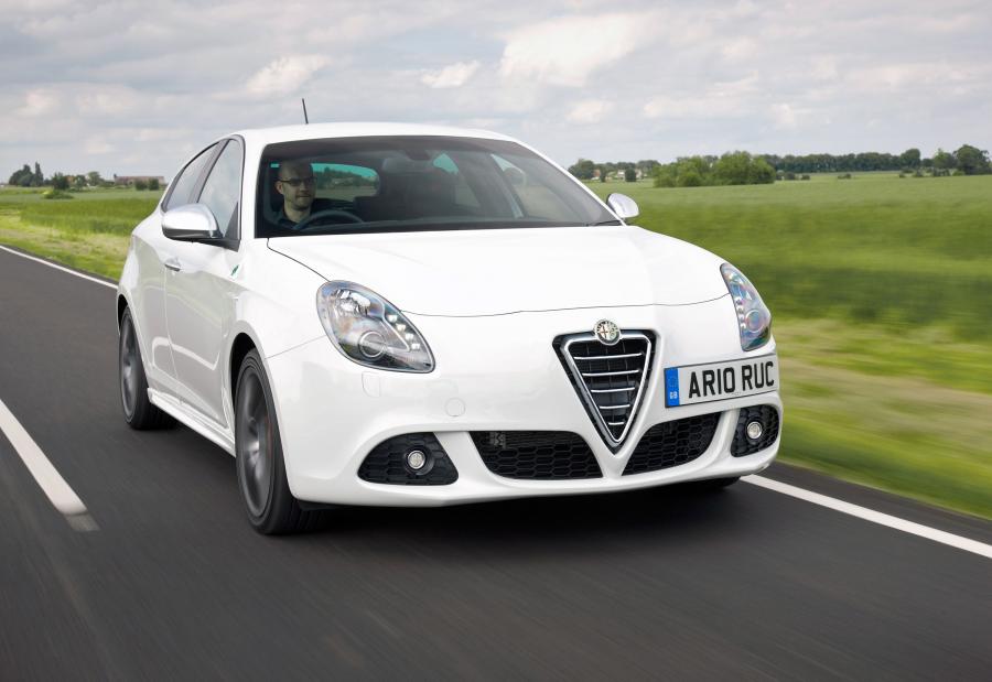  Alfa Romeo Giulietta Cloverleaf (940) 2010 года  (UK) (фото 28 из 40)